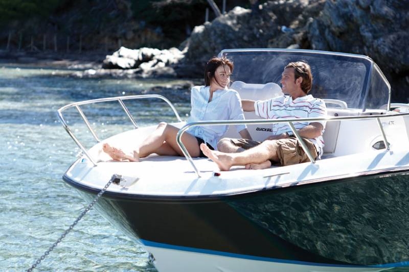 Quicksilver Activ 675 Sundeck