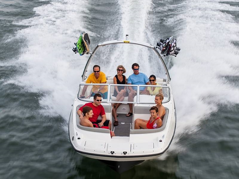 Bayliner 215 Deck Boat