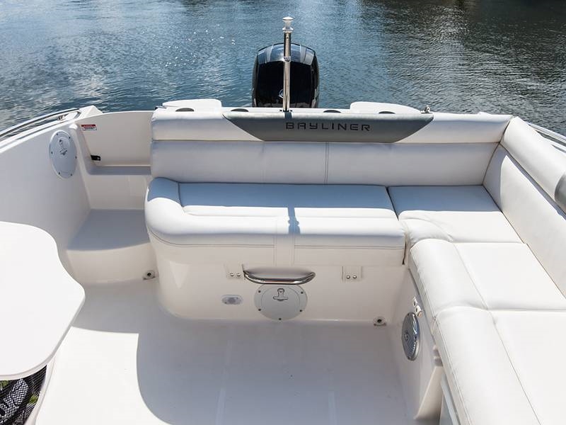 Bayliner 210 Deck Boat