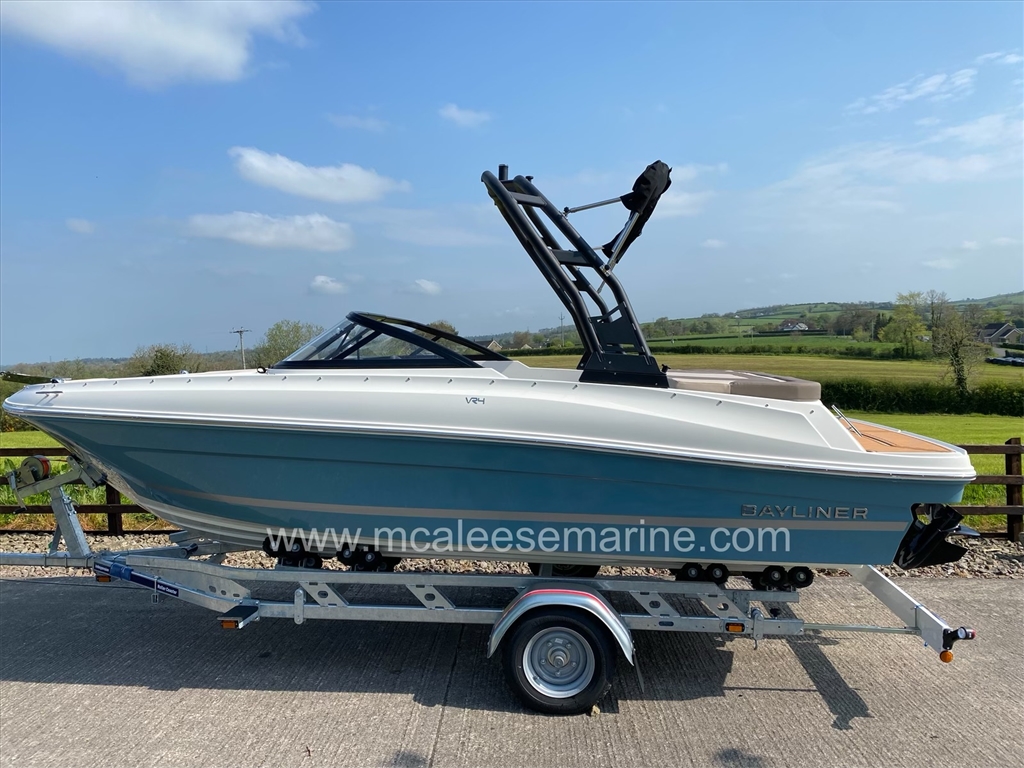 Bayliner VR4 Wakeboard Model