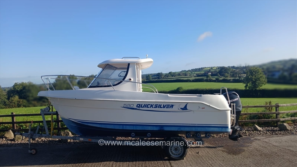 Quicksilver 560 Pilothouse